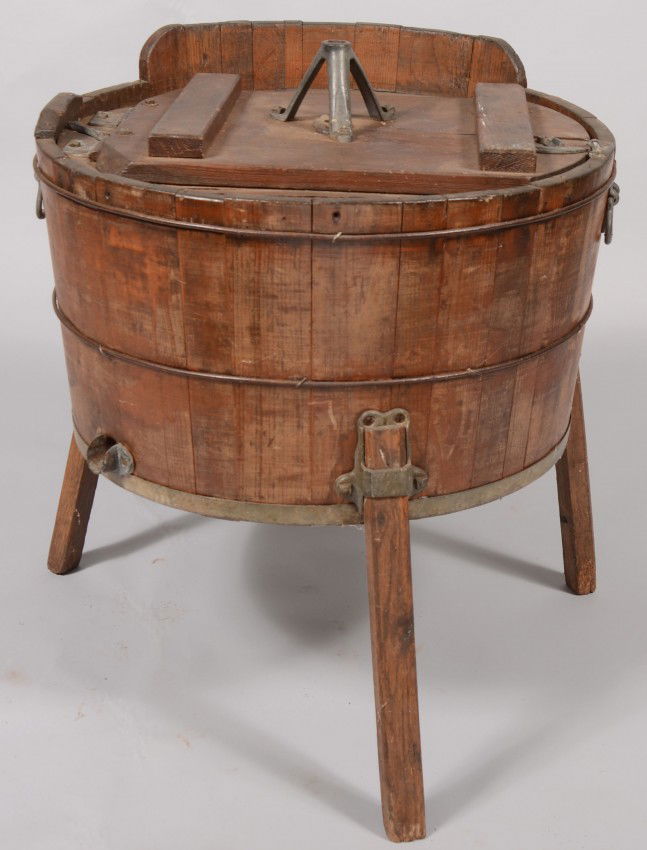 300 Early Three Leg Standing Wooden Wash Tub. Wood sta Lot 300