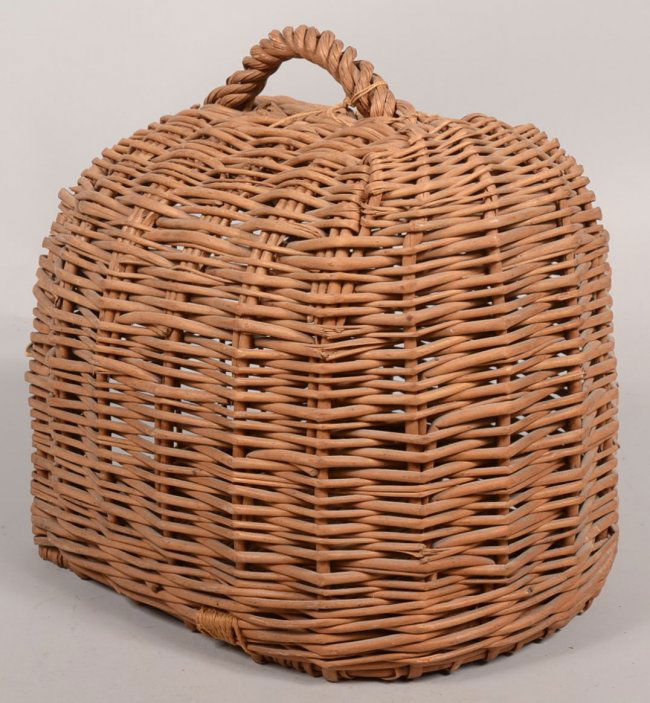 Woven Wicker Cat Carrier Basket. Loaf shaped or demilun Lot 502