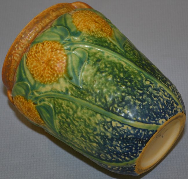 UNMARKED ROSEVILLE POTTERY TWO HANDLED VASE, SHAPE : Lot 241