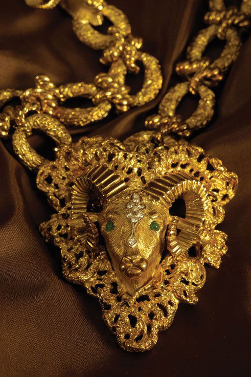 Elvis Presley's Ram's Head Necklace : Lot 676E