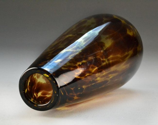 Tortoise Shell Art Glass Vase : Lot 581