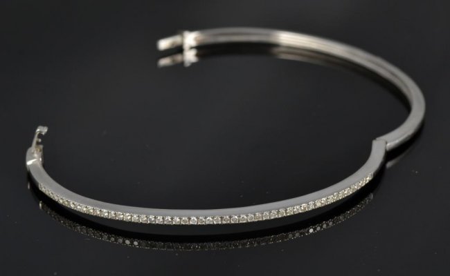 Ladies 14K White Gold  Diamond Bangle Bracelet