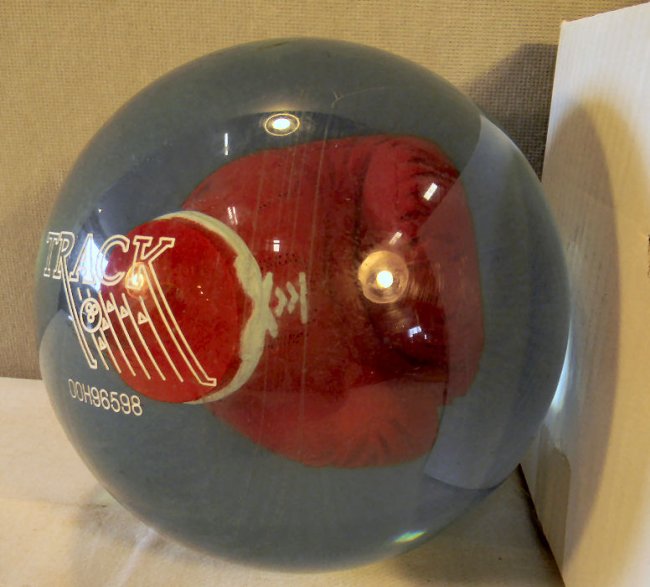 Track Sugar Ray Leonard bowling ball, unused, not drill Lot 104P
