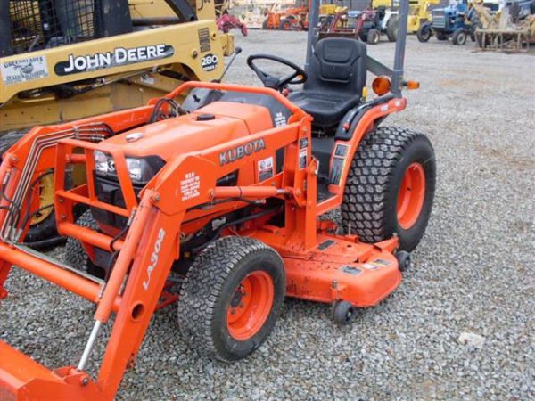 100: KUBOTA B7510 TRACTOR LOADER MOWER 4WD : Lot 100