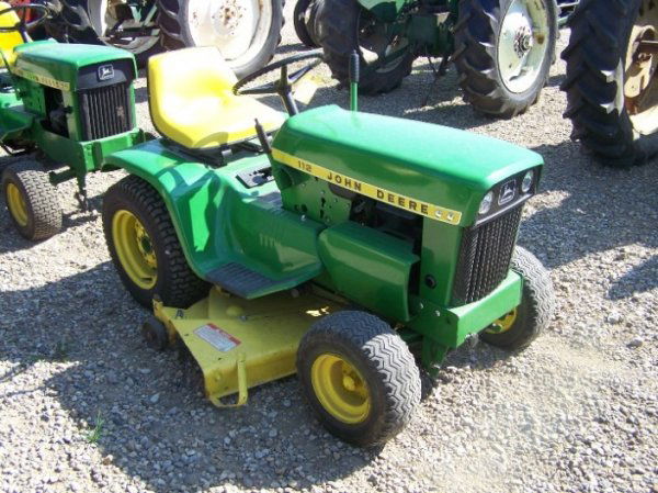 7833: John Deere 112 Lawn & Garden Tractor with Mower : Lot 7833