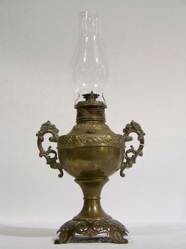 92: New Rochester Brass Oil Lamp w/ Ornate Scroll Handl : Lot 92