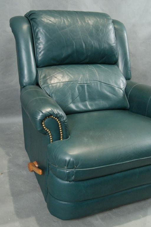 281 Green leather lazy boy recliner Lot 281