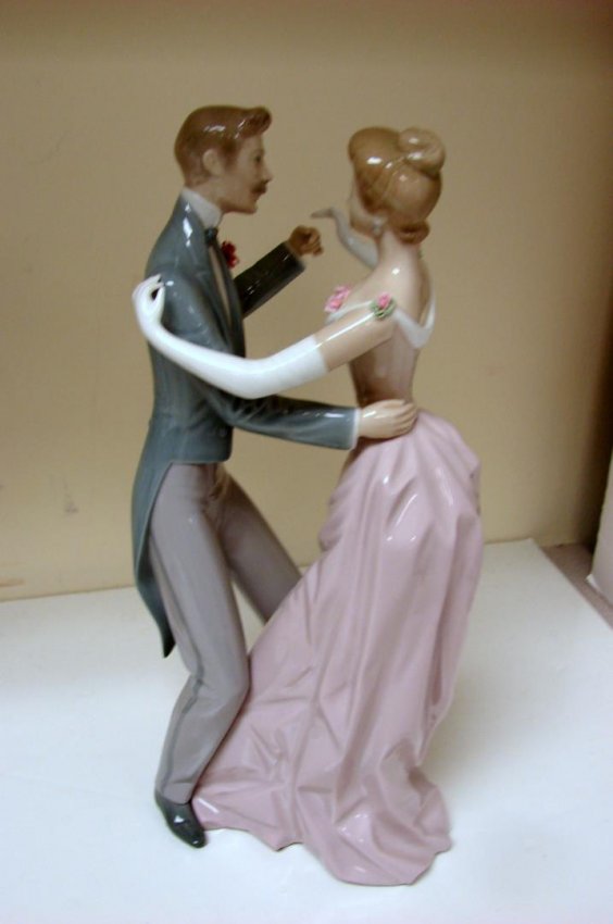 Lladro Dancing Couple Figurine "Anniversary Waltz" Lot 63