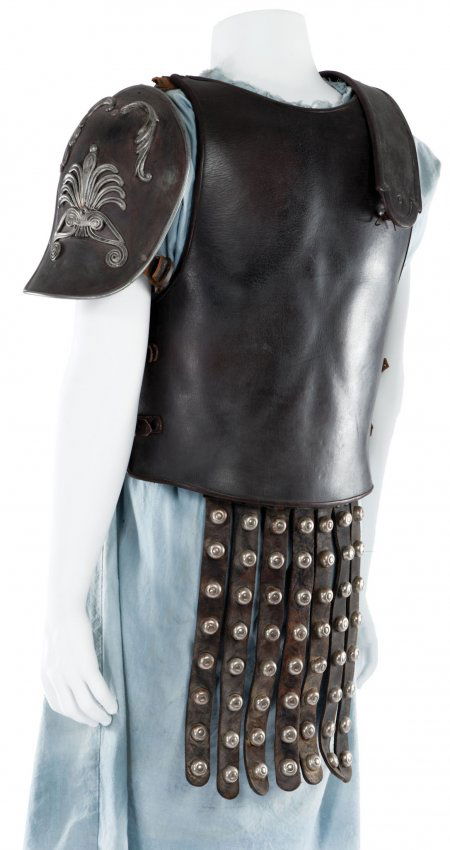 21: GLADIATOR RUSSELL CROWE “MAXIMUS” CHEST ARMOR : Lot 21