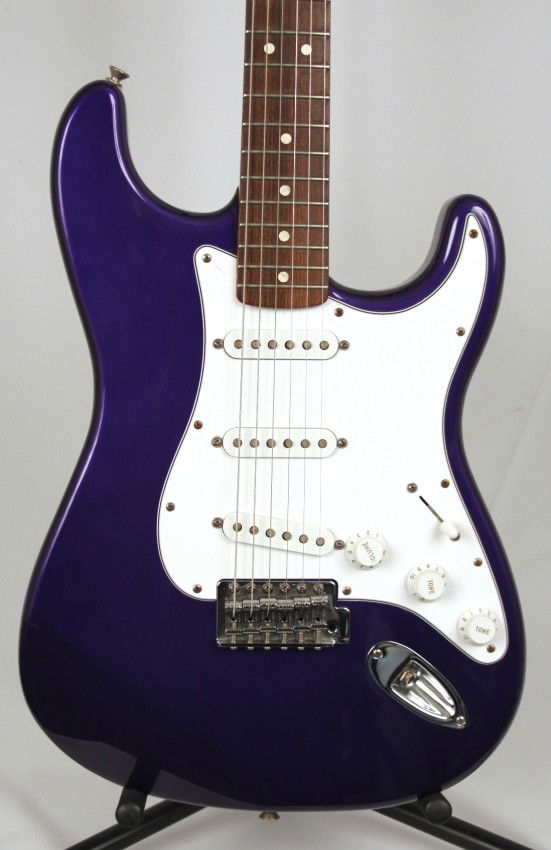 Fender Standard Stratocaster Guitar in Purple DGUI31 : Lot 451